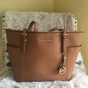 Michael Kors chestnut/cognac tote bag like new